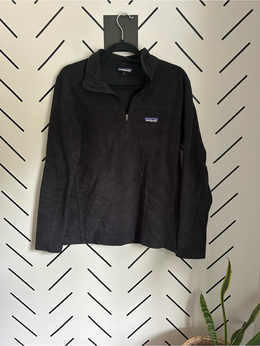 Patagonia women’s black micro D 1/4 zip up